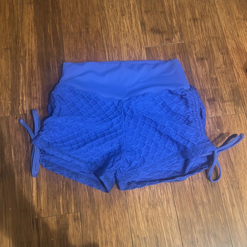 CLS Sportswear Textured Light Scrunch High Waisted Shorts